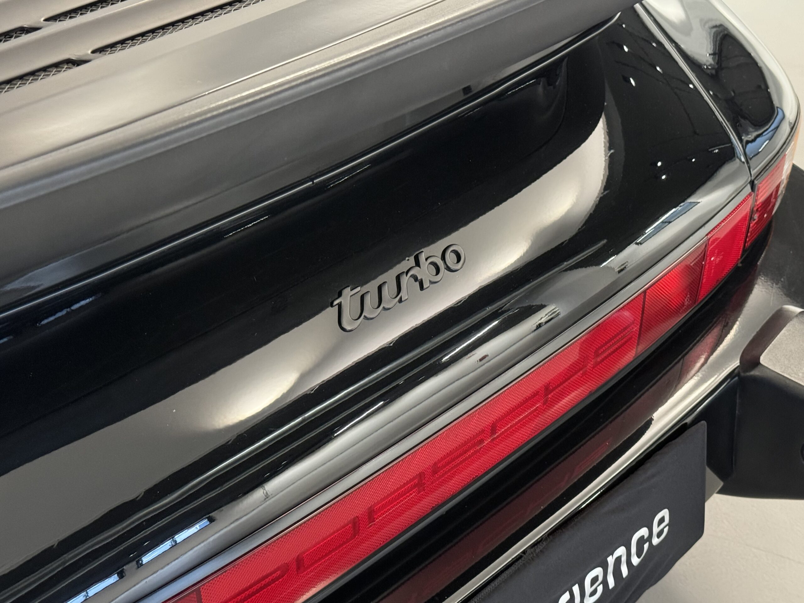 PORSCHE 930 3.3 TURBO – CONSERVATO