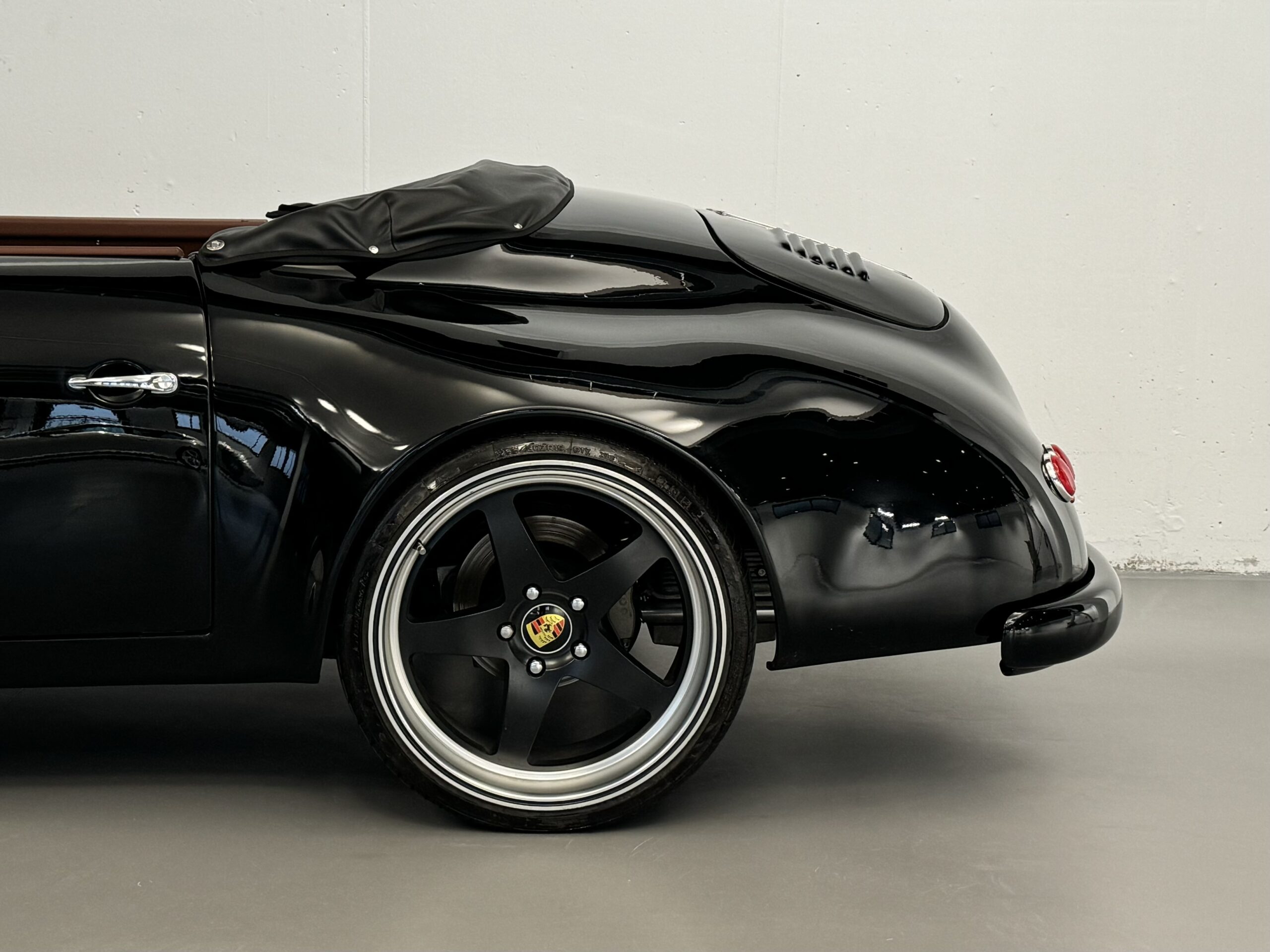 PORSCHE 356 SPEEDSTER REPLICA – RESTOMOD