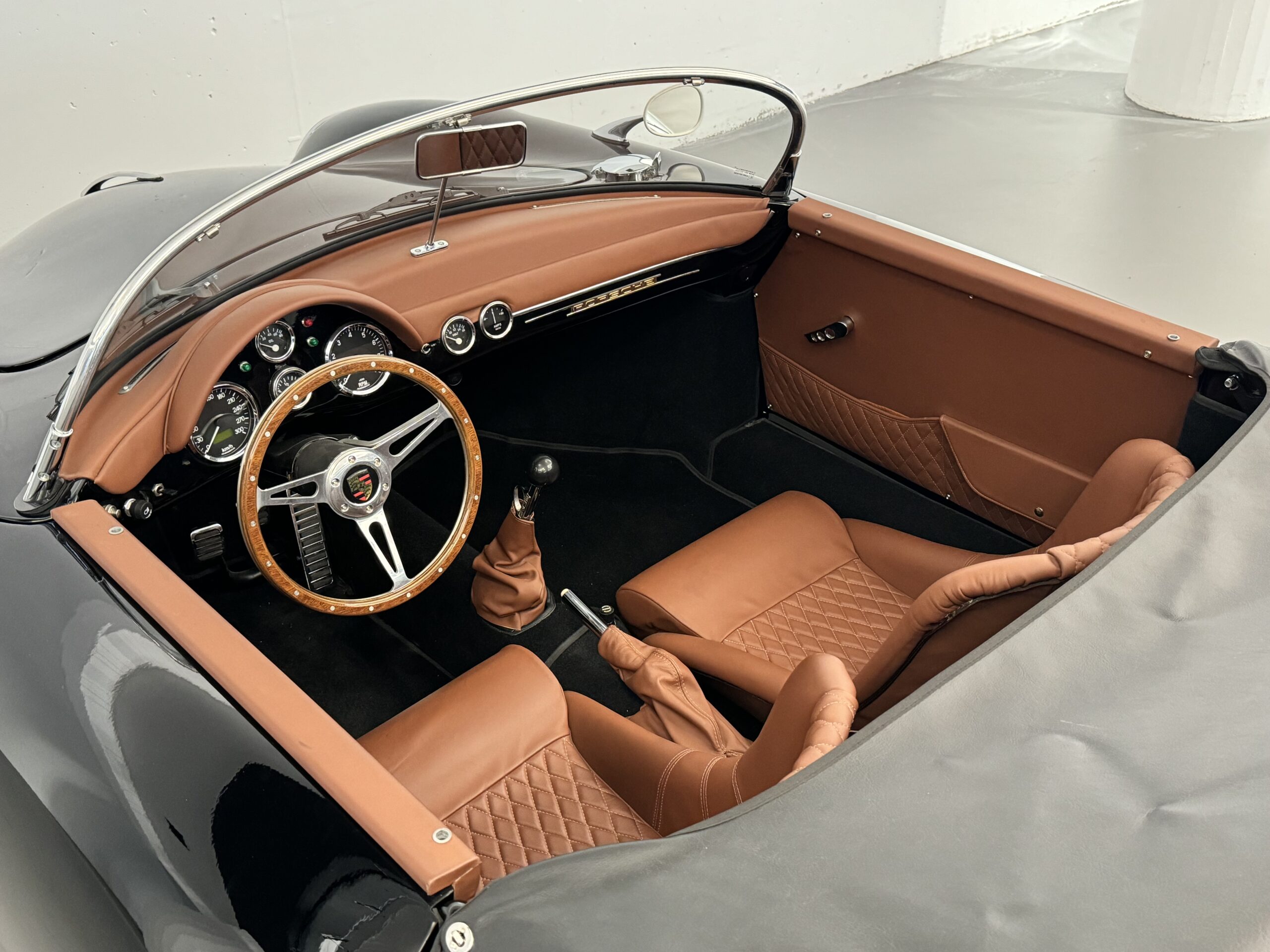 PORSCHE 356 SPEEDSTER REPLICA – RESTOMOD