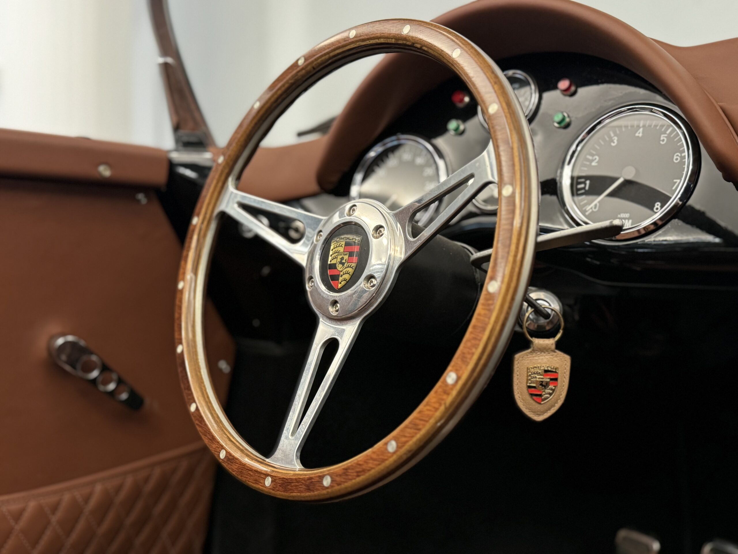 PORSCHE 356 SPEEDSTER REPLICA – RESTOMOD