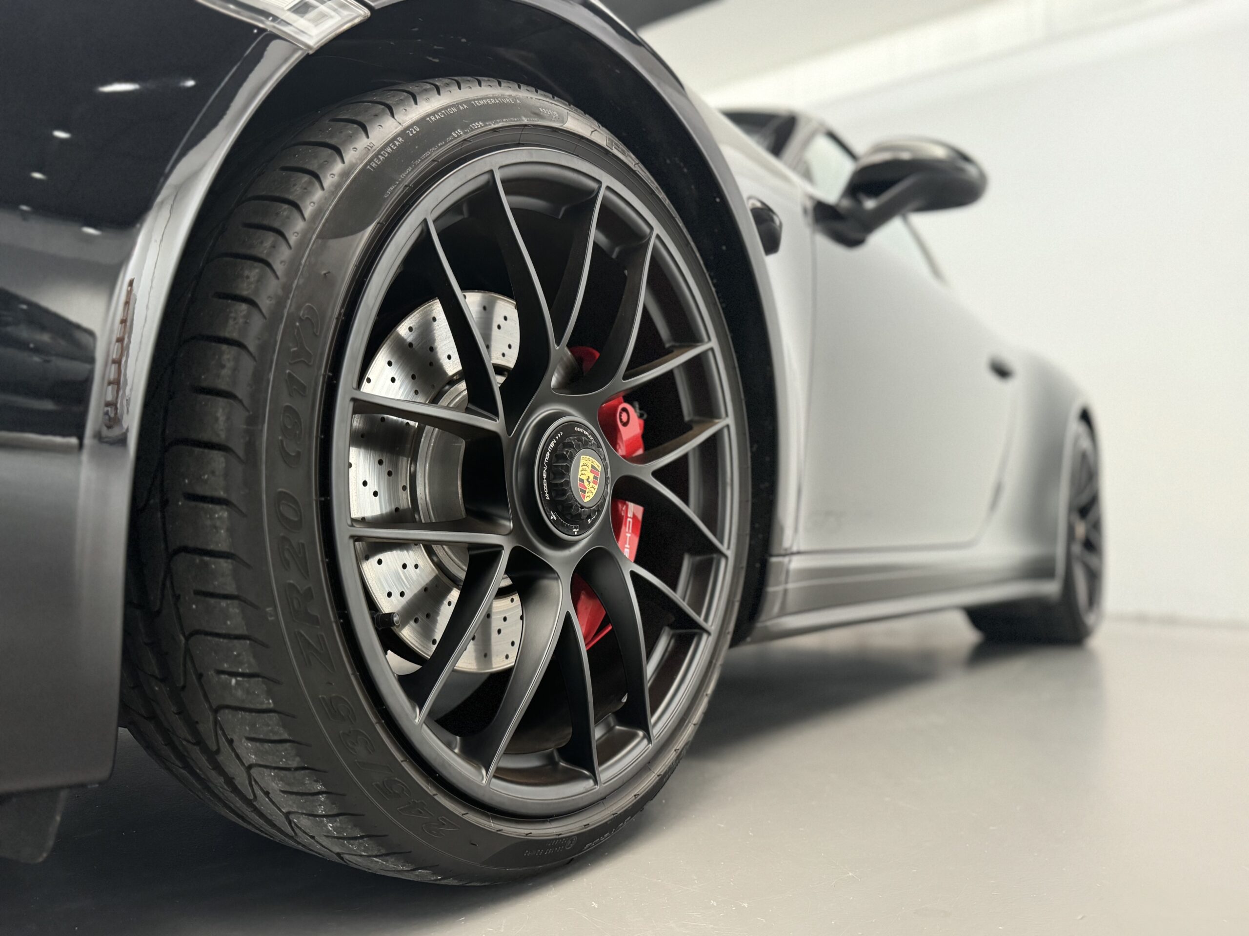 PORSCHE 911 TARGA 4 GTS