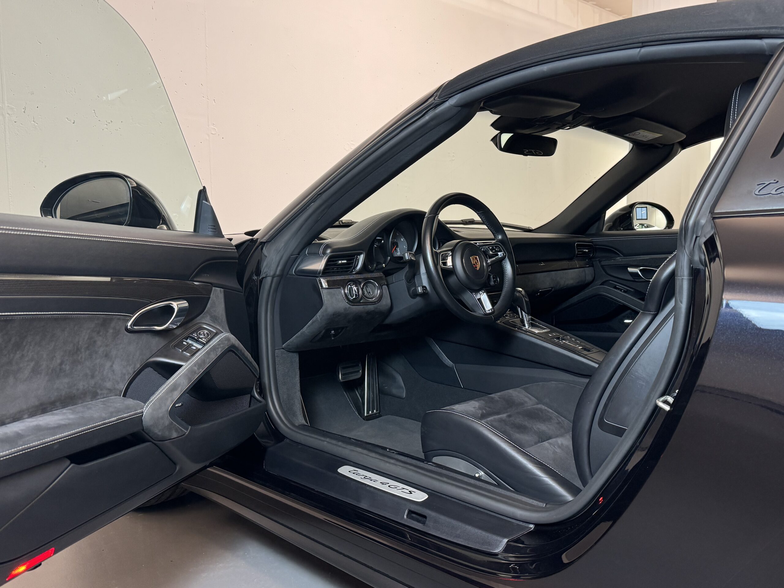 PORSCHE 911 TARGA 4 GTS